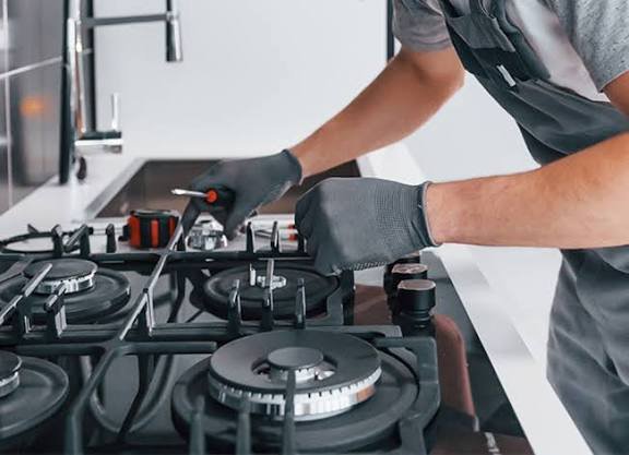 Independent Technician Servicing Gas Hob and Stove in Bengaluru
